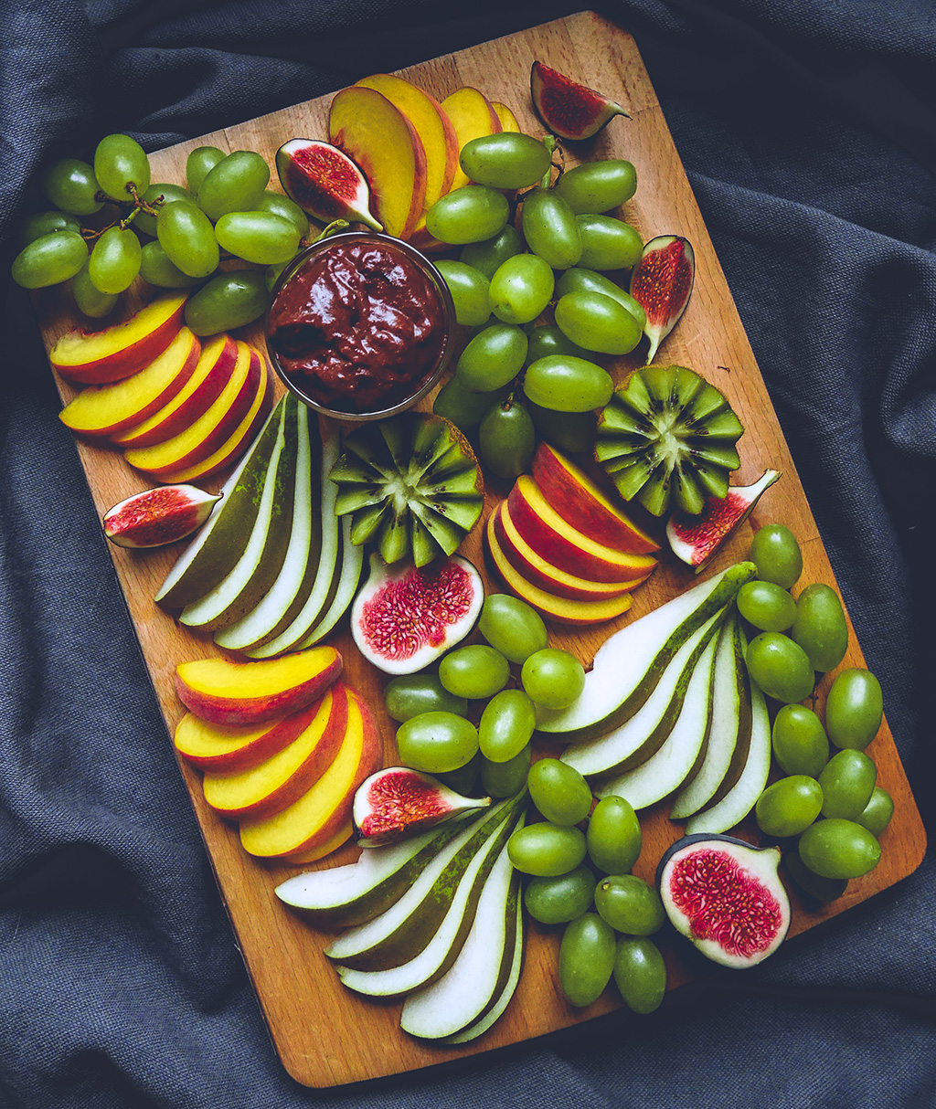Nectarine & Pear Fruit Platter with Chocolate Dip