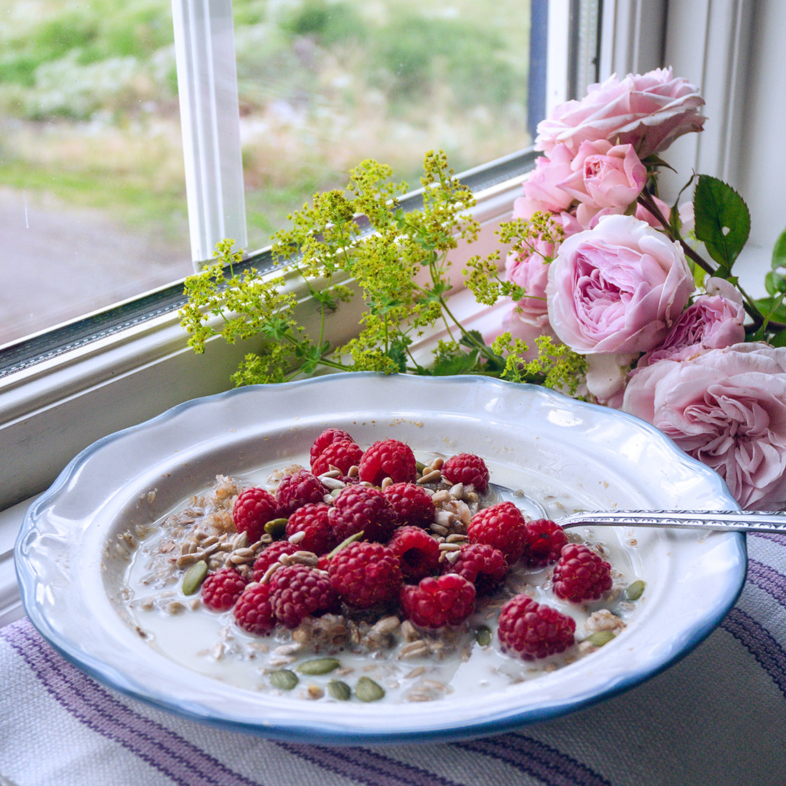 Rye Porridge with Raspberries